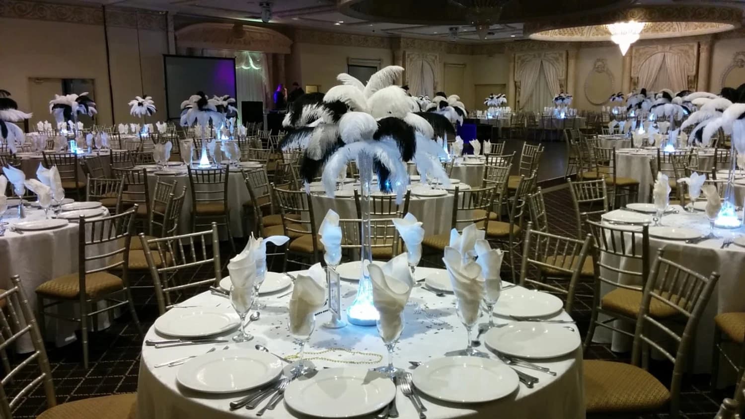 Black and White Ostrich Feather Centerpiece for Weddings/Birthday/Holiday parties/Great Gatsby/ Roaring 20's/Hollywood Glam Themes