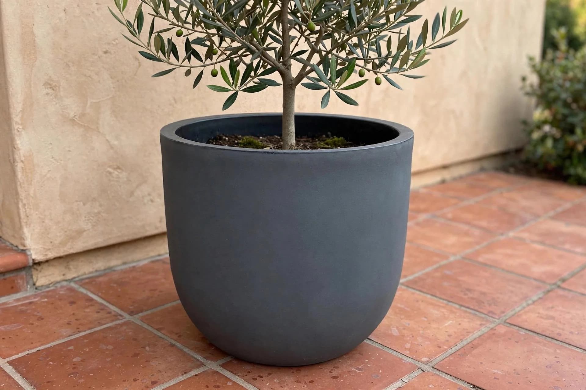 Eco Plastic Uovo Pot Slate 18x17 Inch | Large Smooth Egg-Shaped Planter | Garden Pot