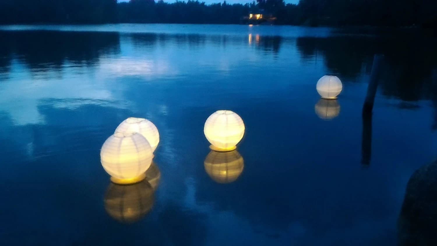 5pc Floating Paper Lanterns 10" White Paper lantern Led Light Included, Water Lanterns, Lake decor, Aisle Decor, Paper Lantern Centerpiece